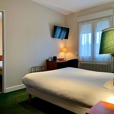 Готель Logis Saint Louis La Suze-sur-Sarthe Екстер'єр фото