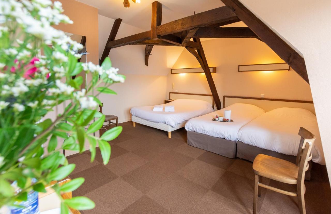 Готель Logis Saint Louis La Suze-sur-Sarthe Екстер'єр фото