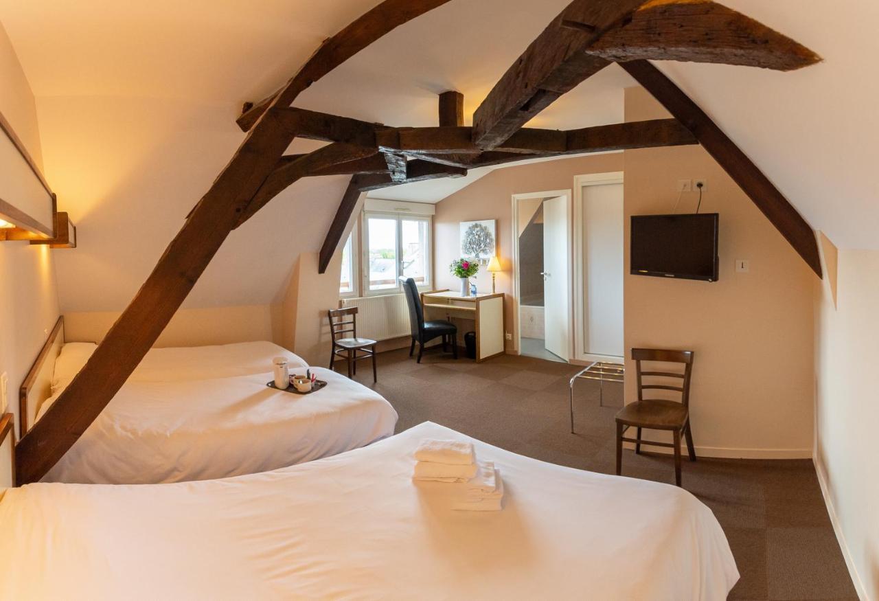 Готель Logis Saint Louis La Suze-sur-Sarthe Екстер'єр фото